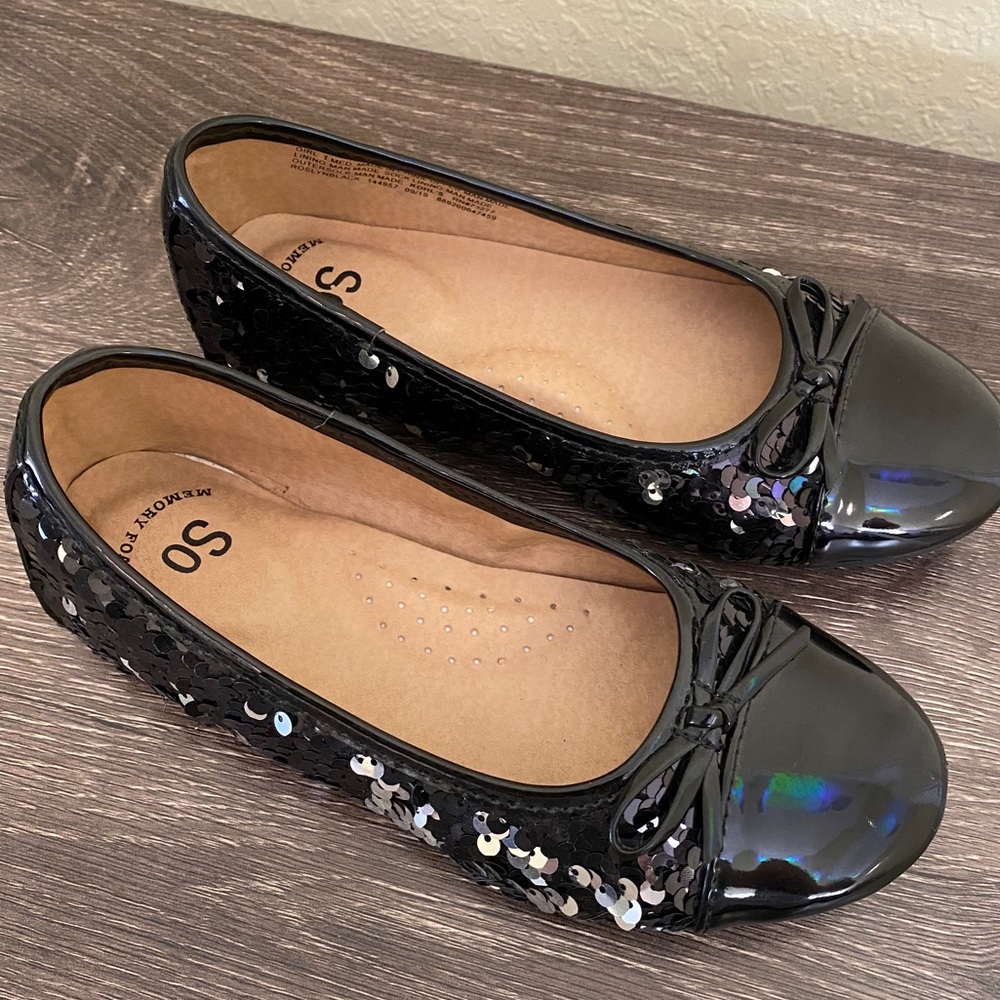 EUC Girl Ballet Flats black silver flip sequin 1